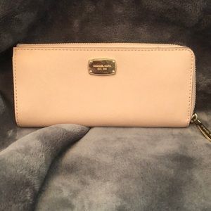 Jet Set Travel Wallet Pink Leather